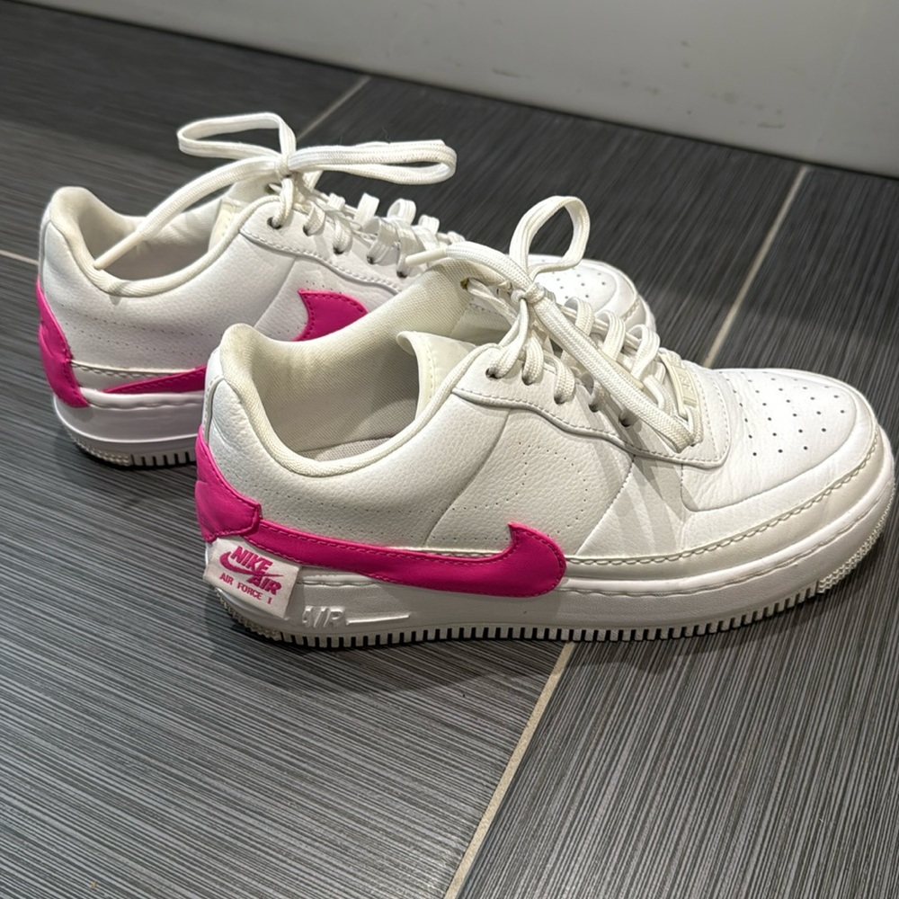 Size 9 Nike Sneakers